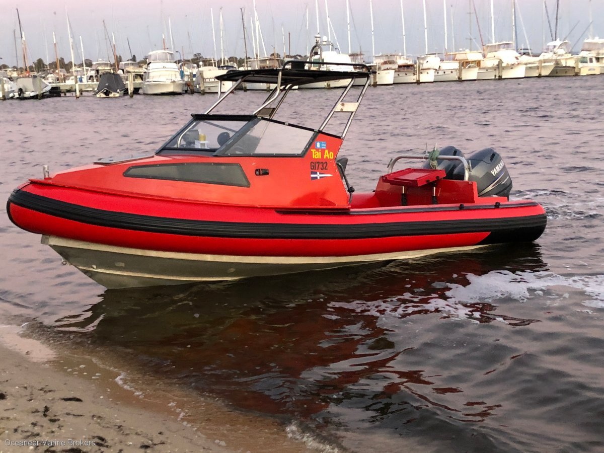 NAIAD 5.8 OFFSHORE CUDDY