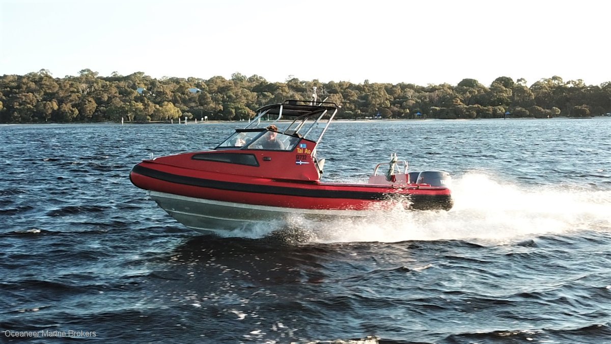NAIAD 5.8 OFFSHORE CUDDY
