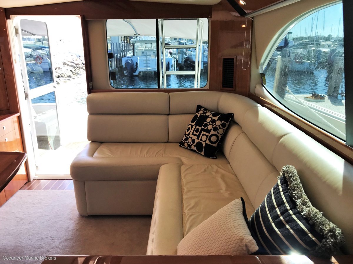 2009 RIVIERA 38 FLYBRIDGE