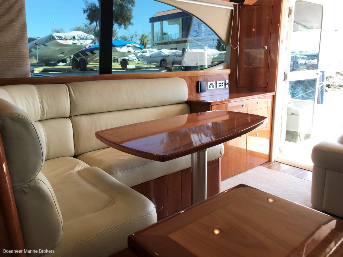 2009 RIVIERA 38 FLYBRIDGE