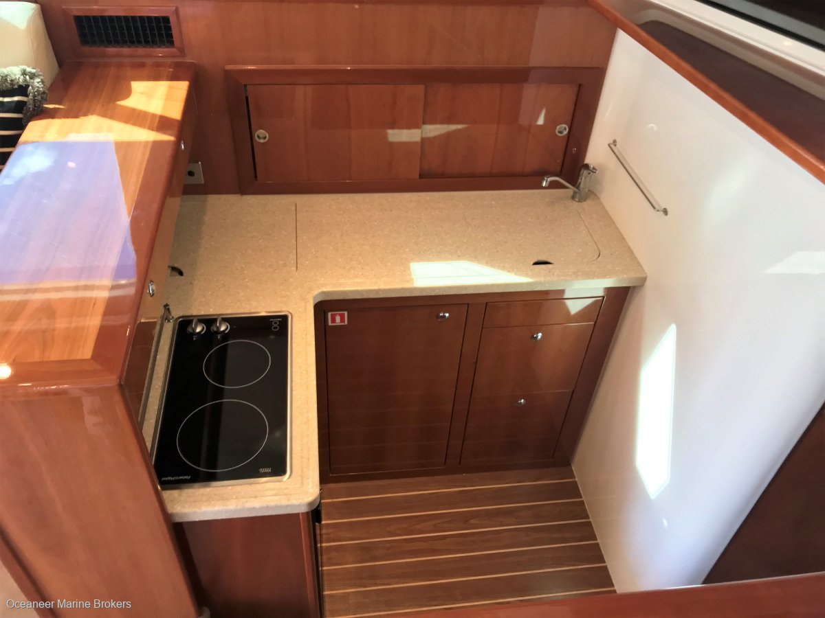 2009 RIVIERA 38 FLYBRIDGE