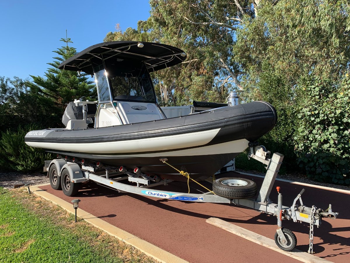 PROTECTOR 7.50 CENTRE CONSOLE
