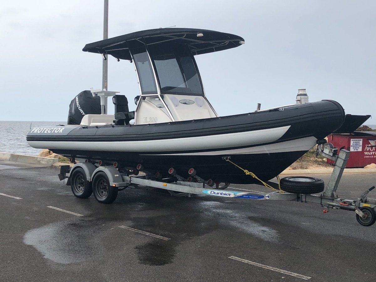 PROTECTOR 7.50 CENTRE CONSOLE