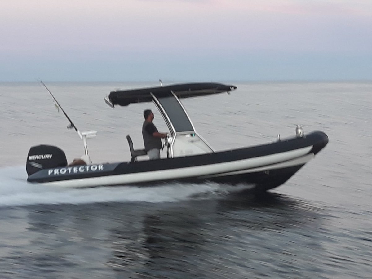 PROTECTOR 7.50 CENTRE CONSOLE
