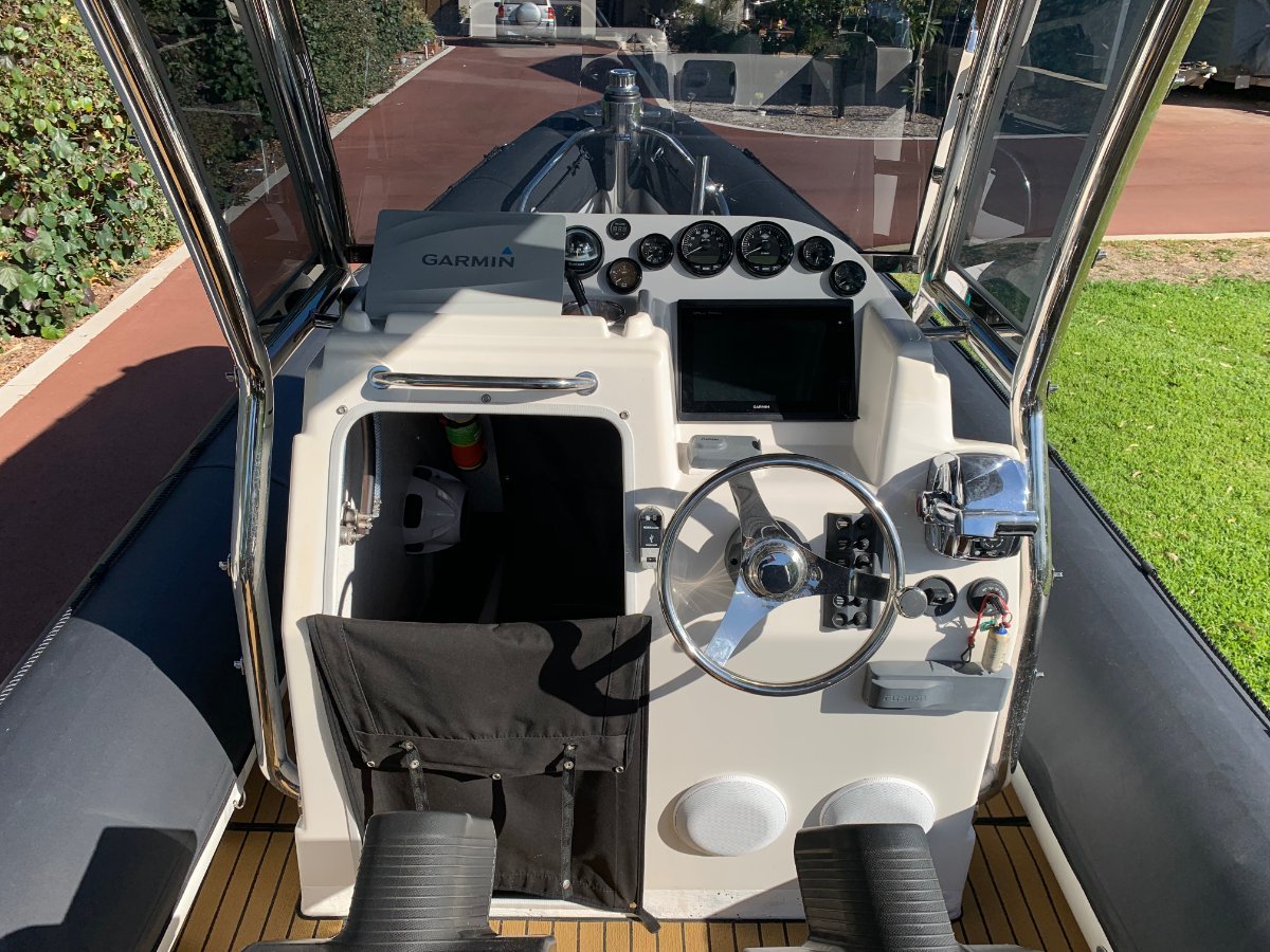 PROTECTOR 7.50 CENTRE CONSOLE