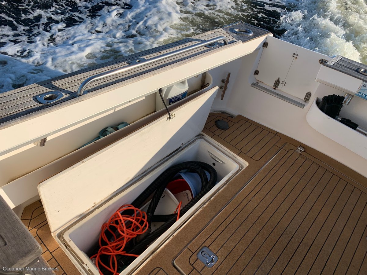 2004 BLACK WATCH 26 FLYBRIDGE