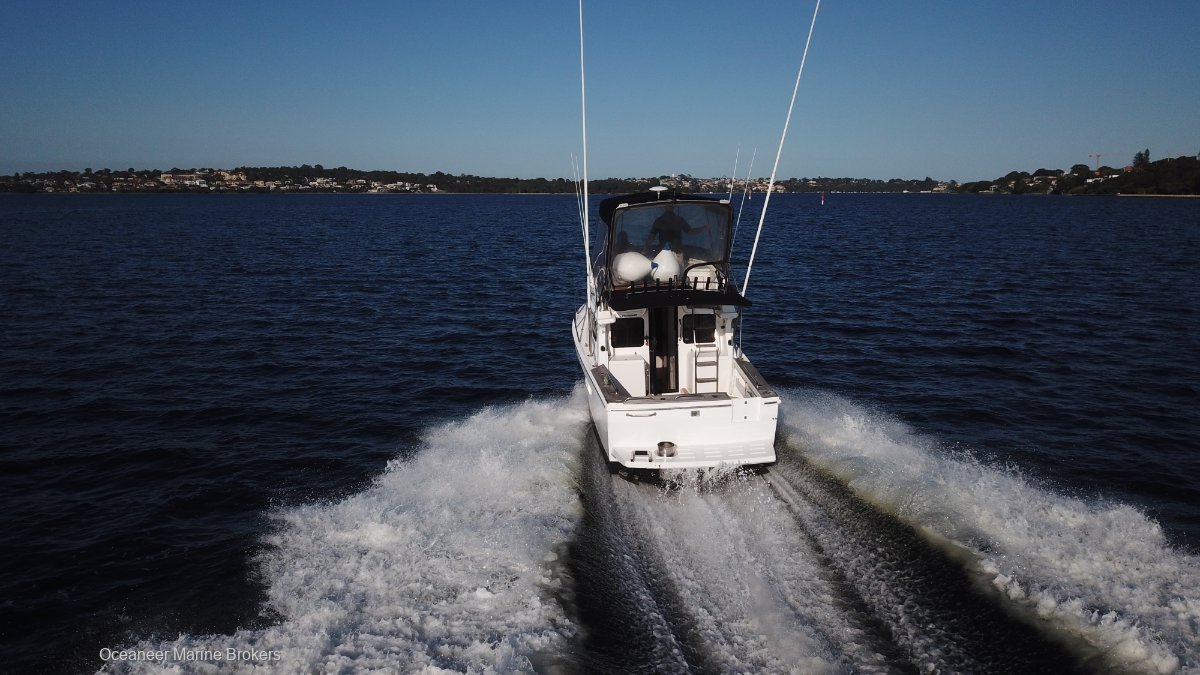 2004 BLACK WATCH 26 FLYBRIDGE