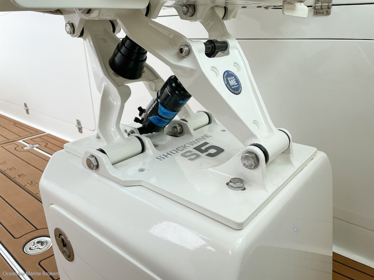 2019 CARIBBEAN REEF RUNNER 21 CRUISER