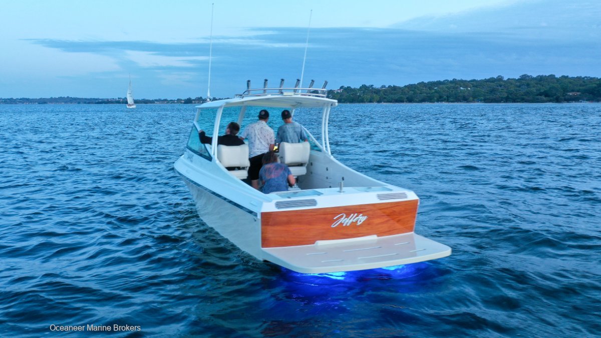 2019 CARIBBEAN REEF RUNNER 21 CRUISER