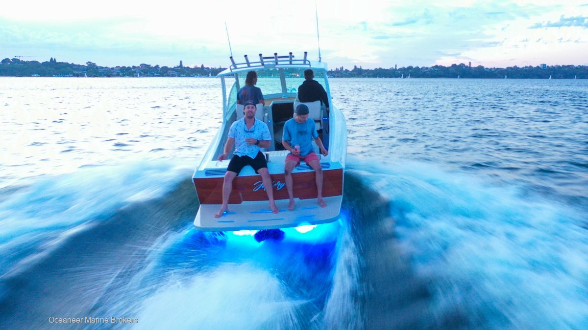 2019 CARIBBEAN REEF RUNNER 21 CRUISER
