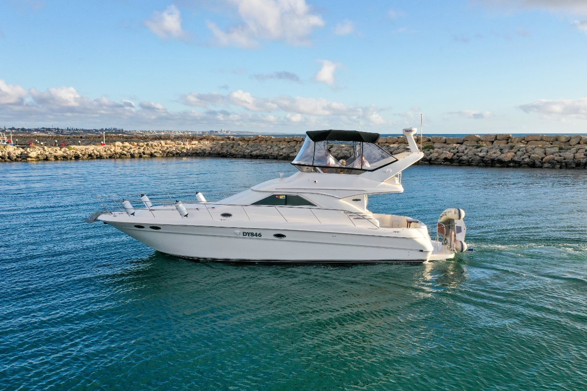 SEA RAY 400 SEDAN