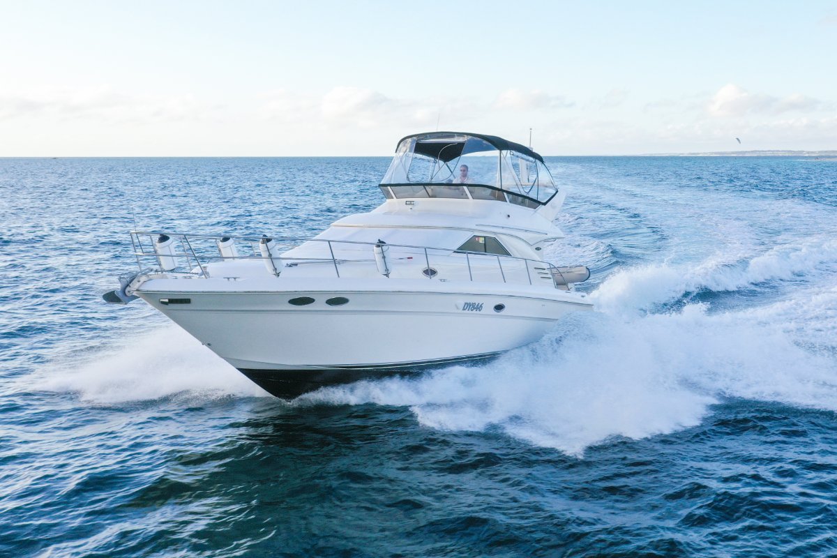 SEA RAY 400 SEDAN