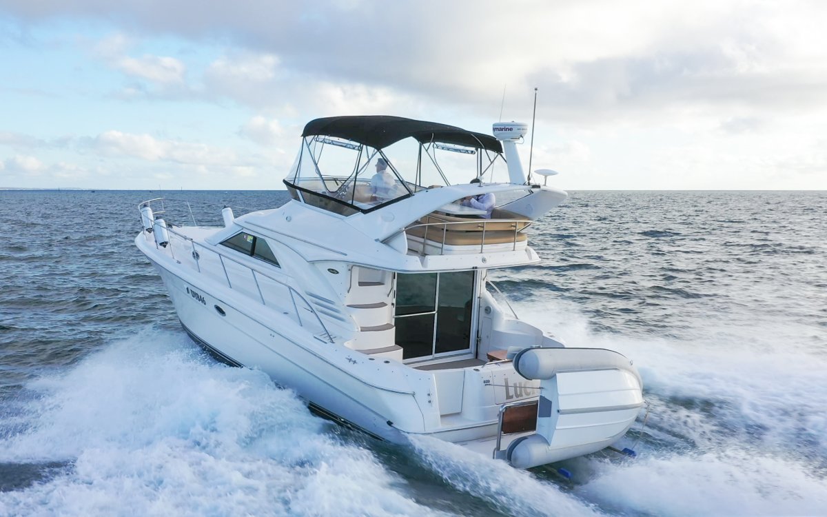 SEA RAY 400 SEDAN