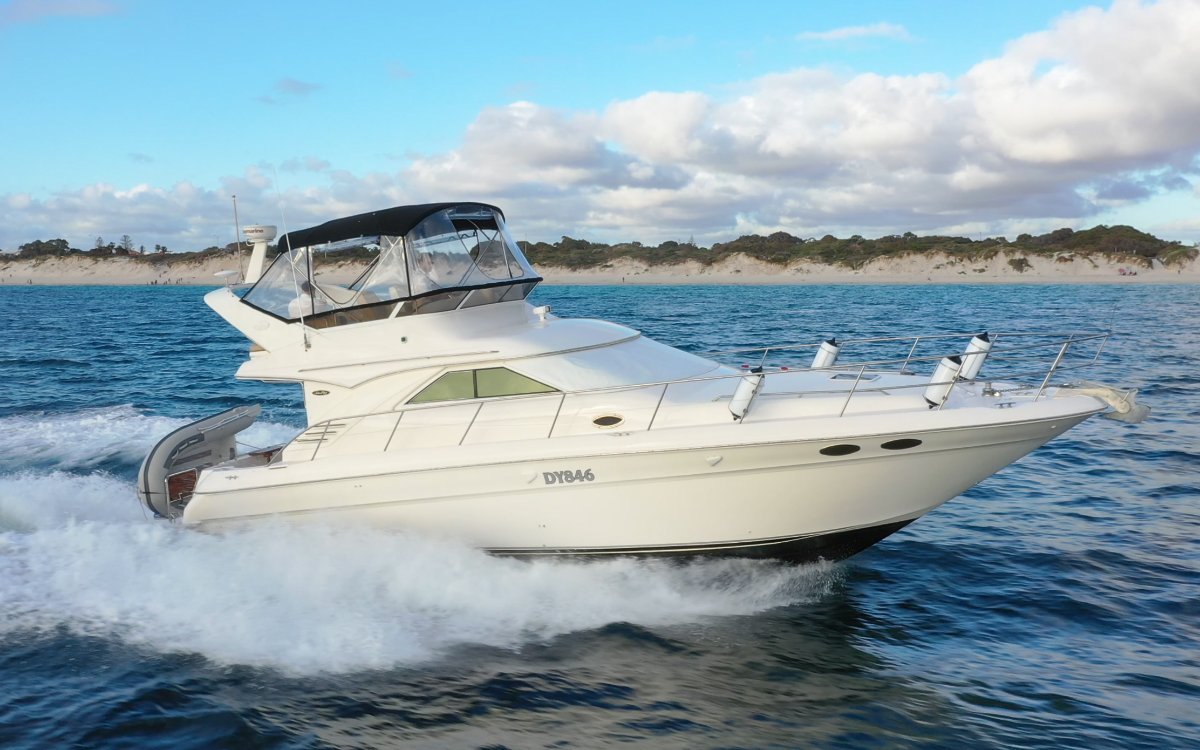 SEA RAY 400 SEDAN