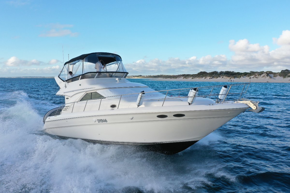 SEA RAY 400 SEDAN