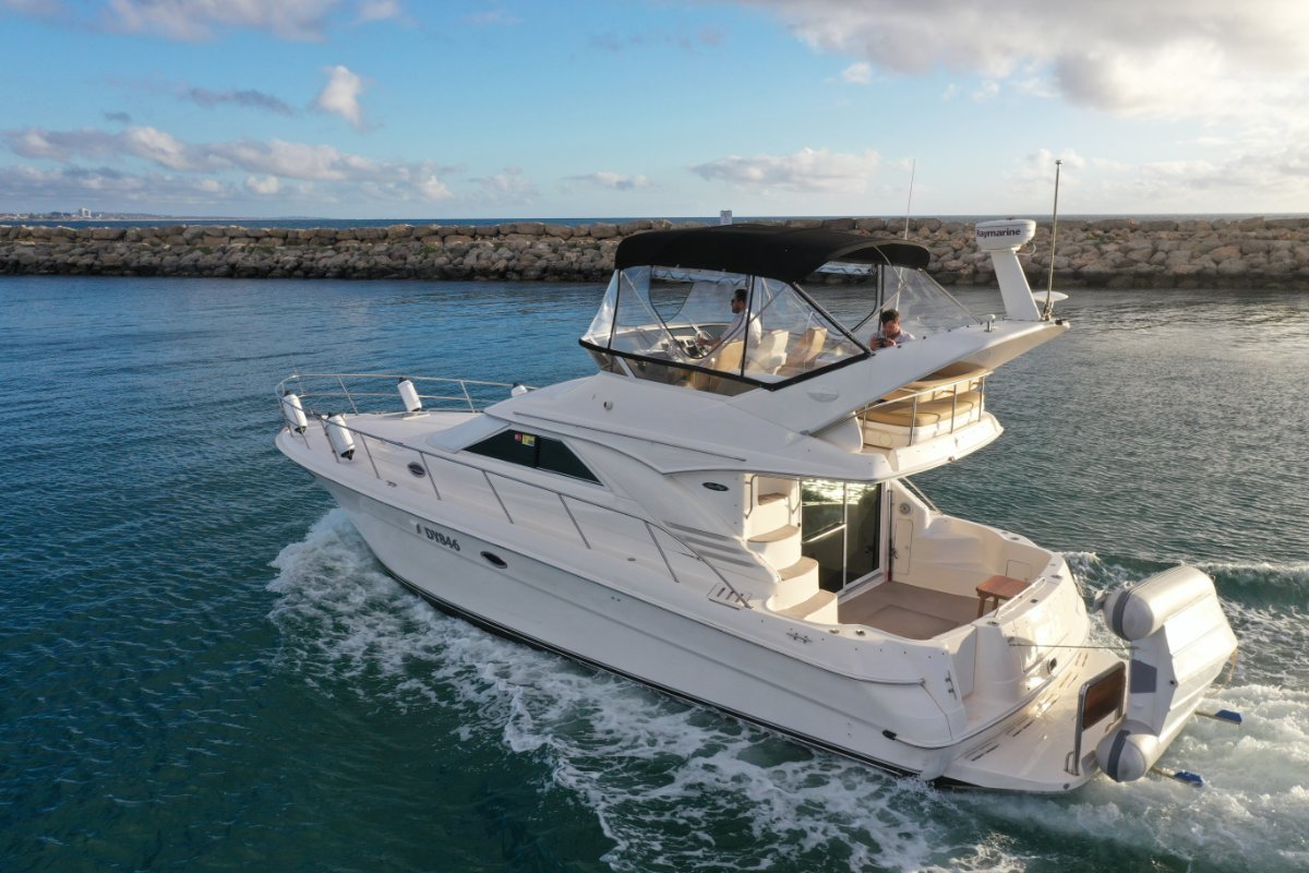 SEA RAY 400 SEDAN