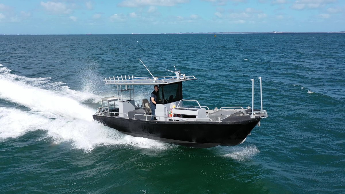 BATAVIA BOAT BUILDERS TRI-HULL BOAT