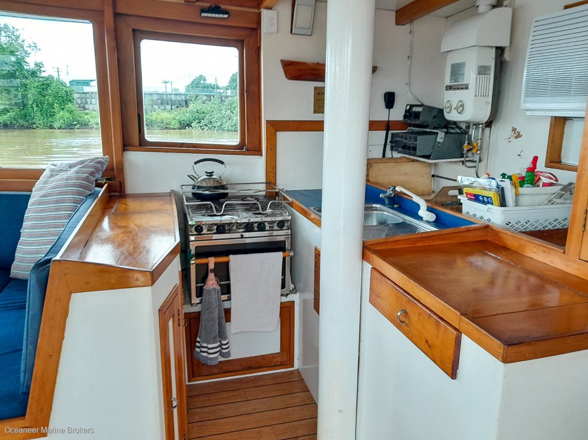 CARVEL LIVE ABOARD CRUISER