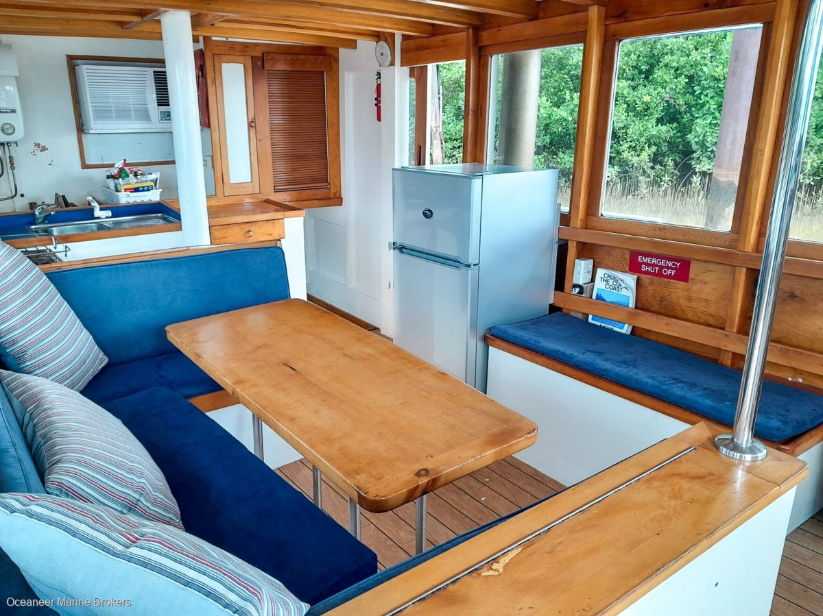 CARVEL LIVE ABOARD CRUISER