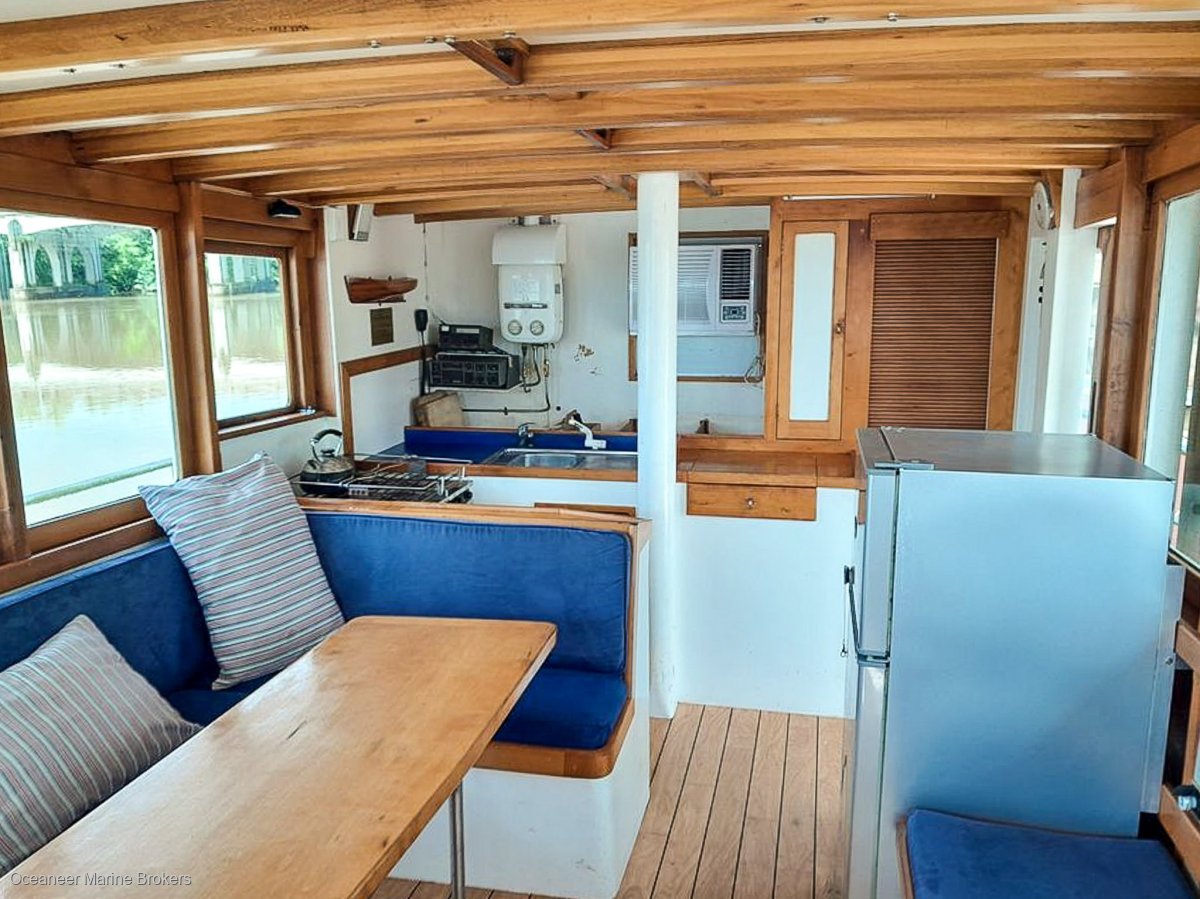CARVEL LIVE ABOARD CRUISER