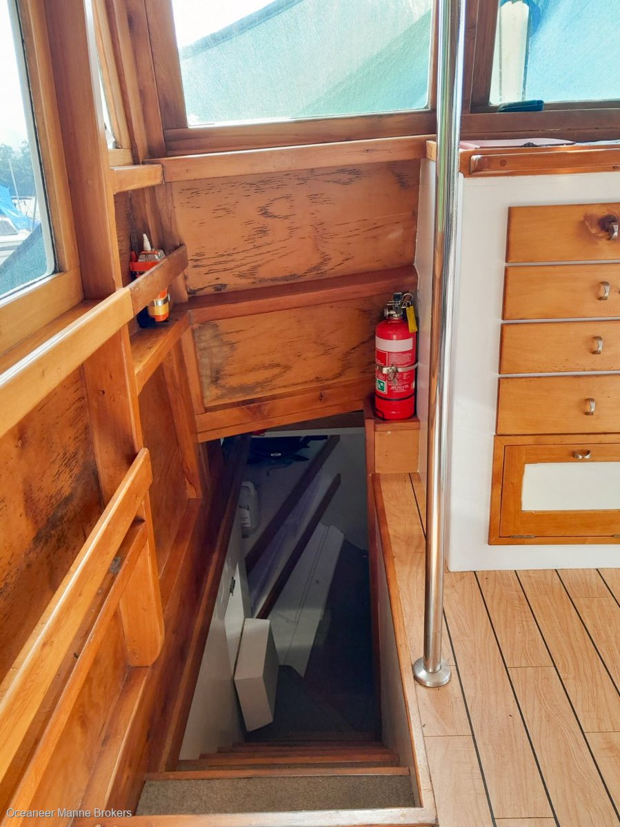 CARVEL LIVE ABOARD CRUISER