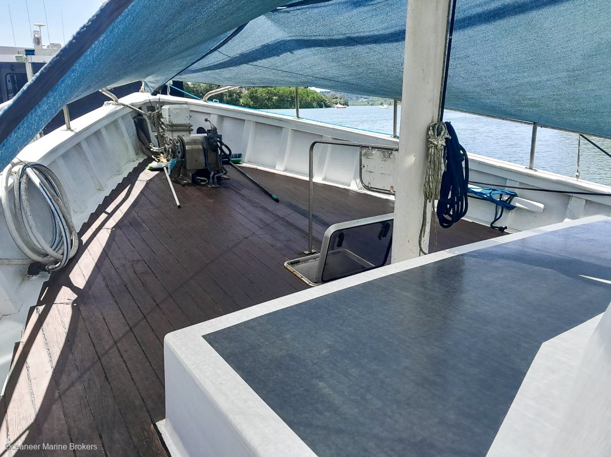 CARVEL LIVE ABOARD CRUISER