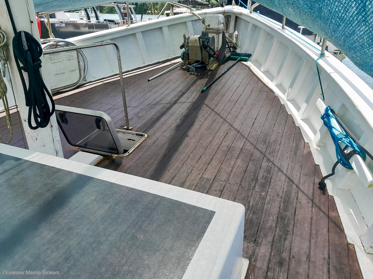 CARVEL LIVE ABOARD CRUISER