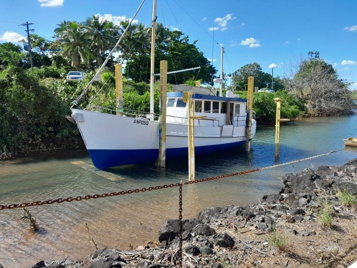 CARVEL LIVE ABOARD CRUISER