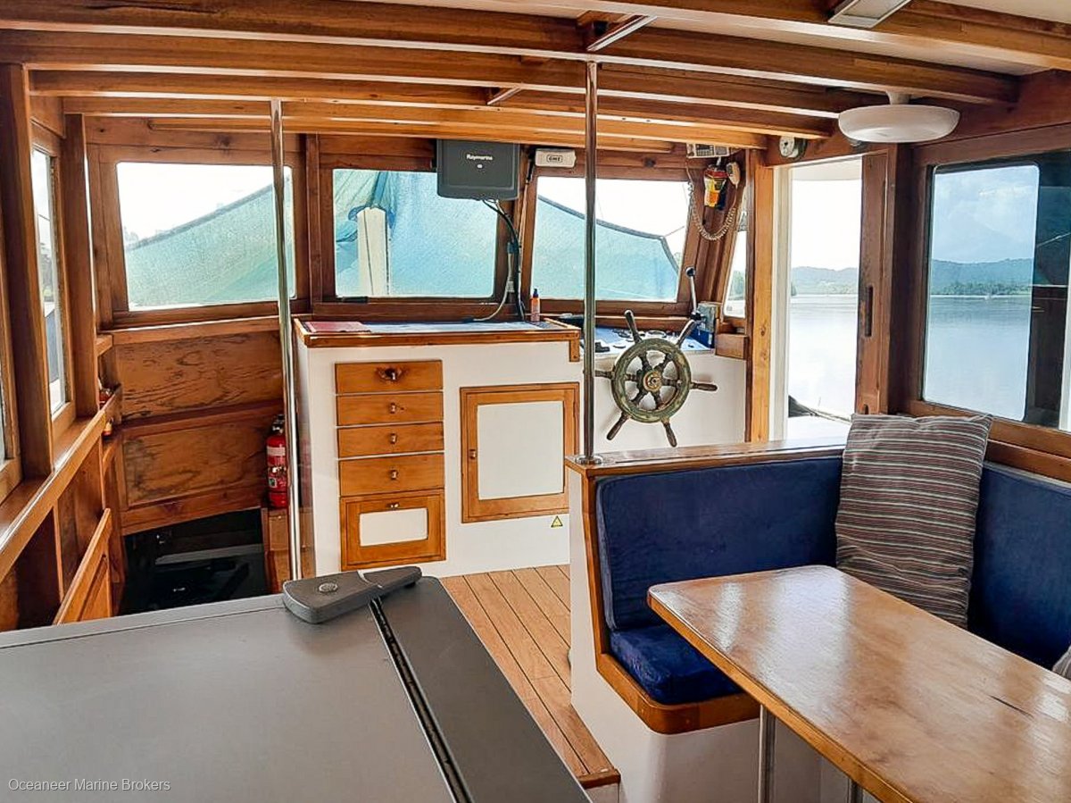 CARVEL LIVE ABOARD CRUISER