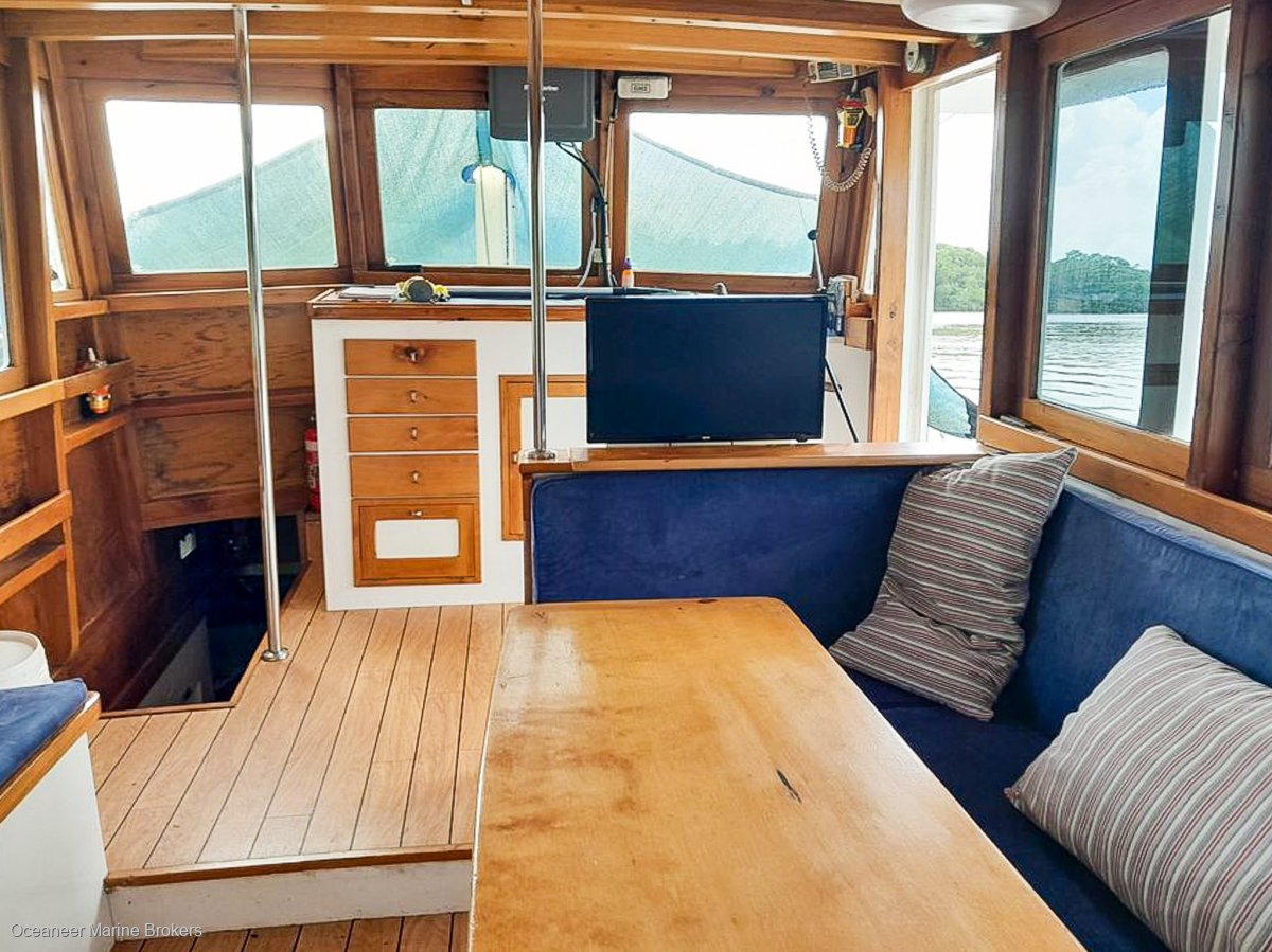 CARVEL LIVE ABOARD CRUISER