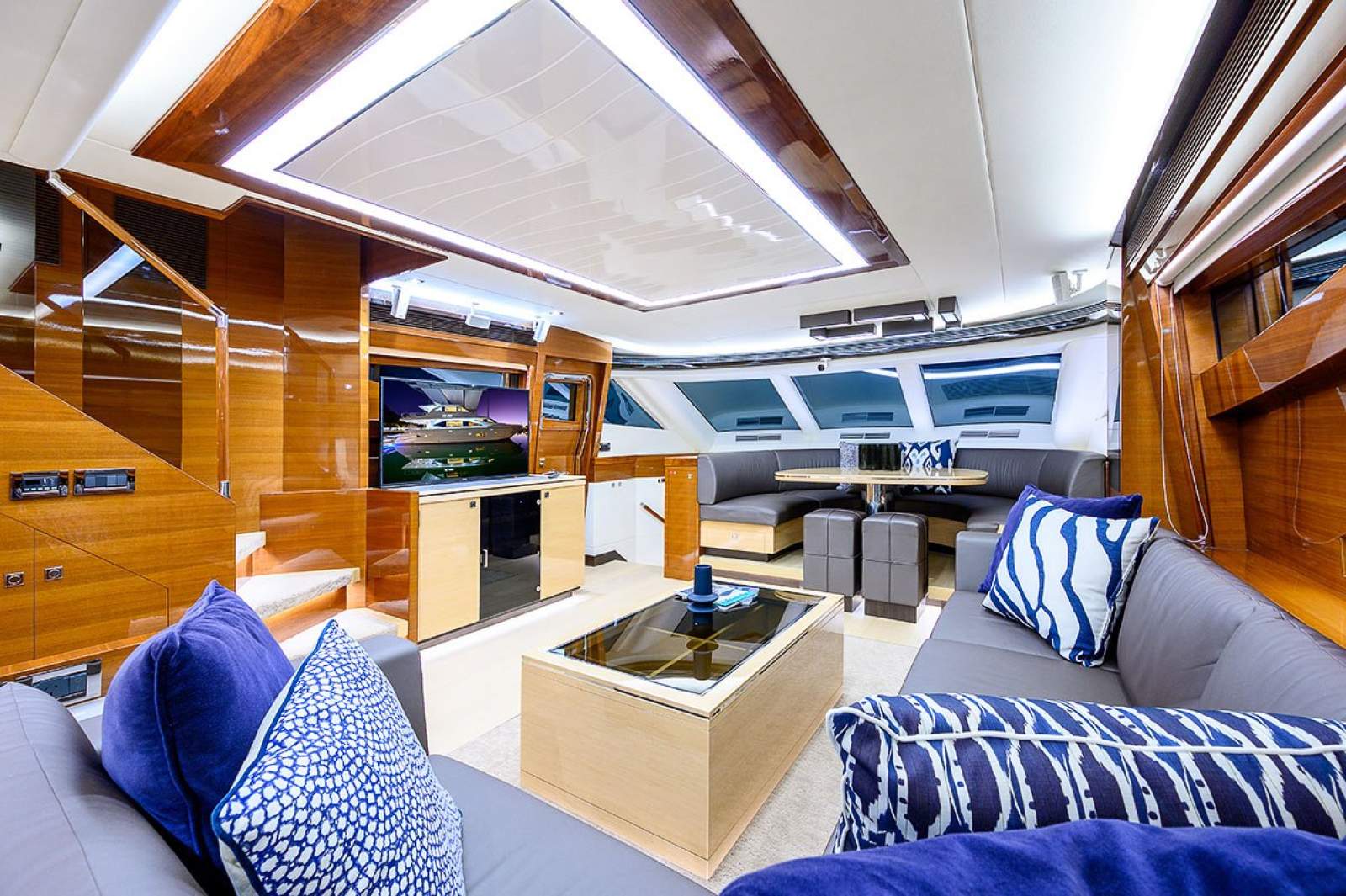 2016 HORIZON E75 FLYBRIDGE YACHT