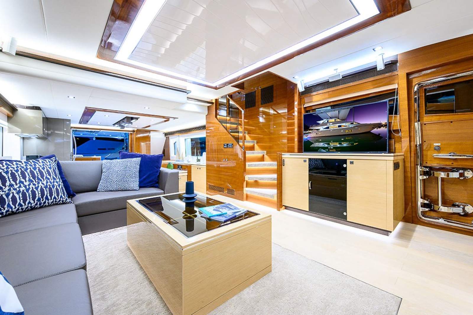 2016 HORIZON E75 FLYBRIDGE YACHT