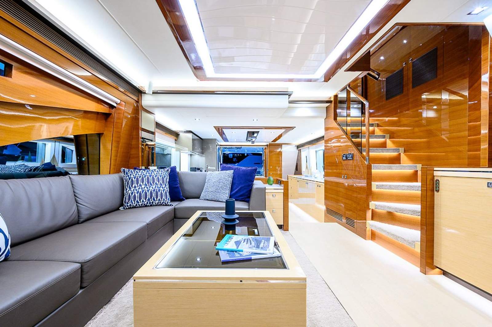 2016 HORIZON E75 FLYBRIDGE YACHT