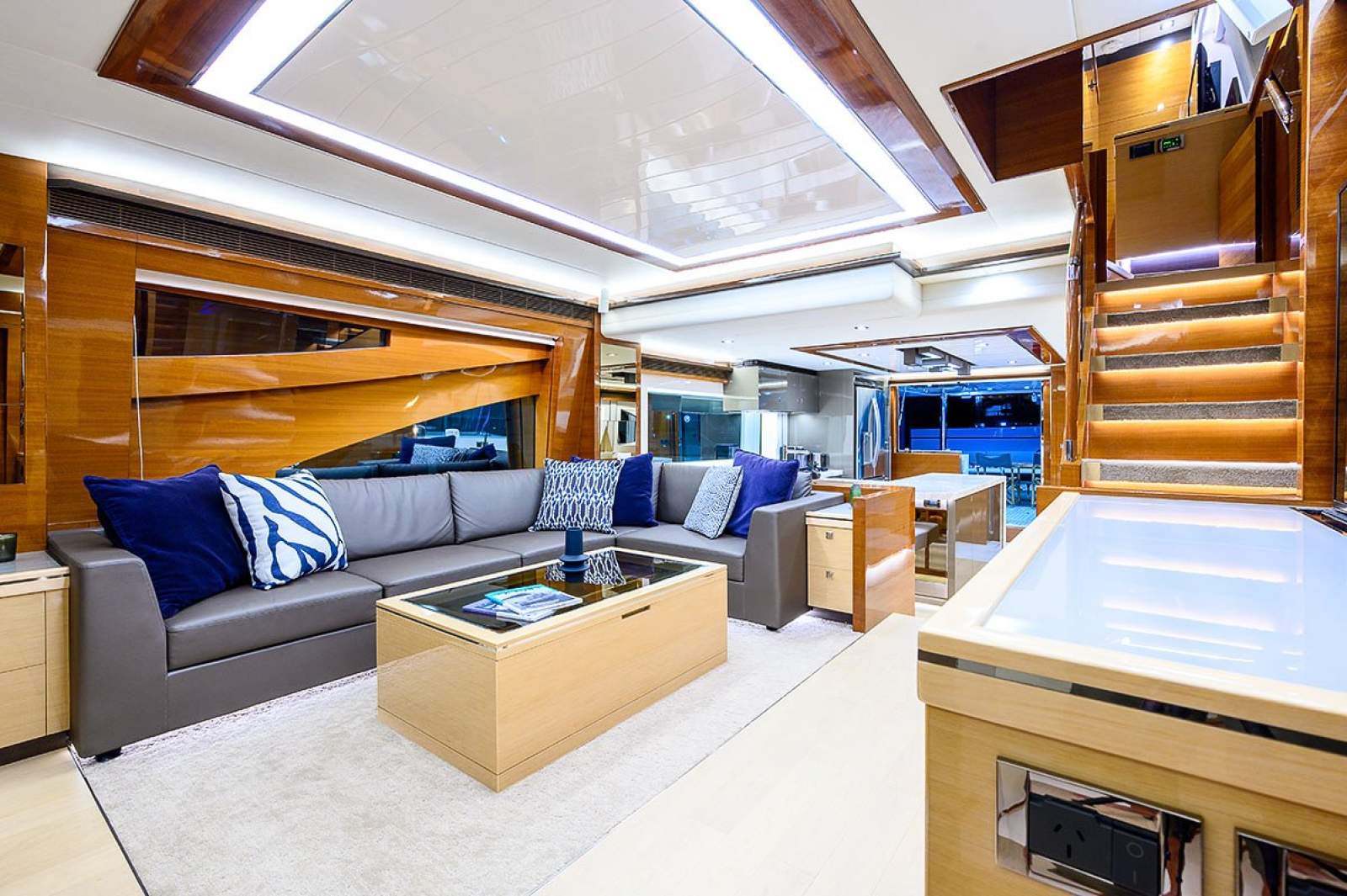 2016 HORIZON E75 FLYBRIDGE YACHT