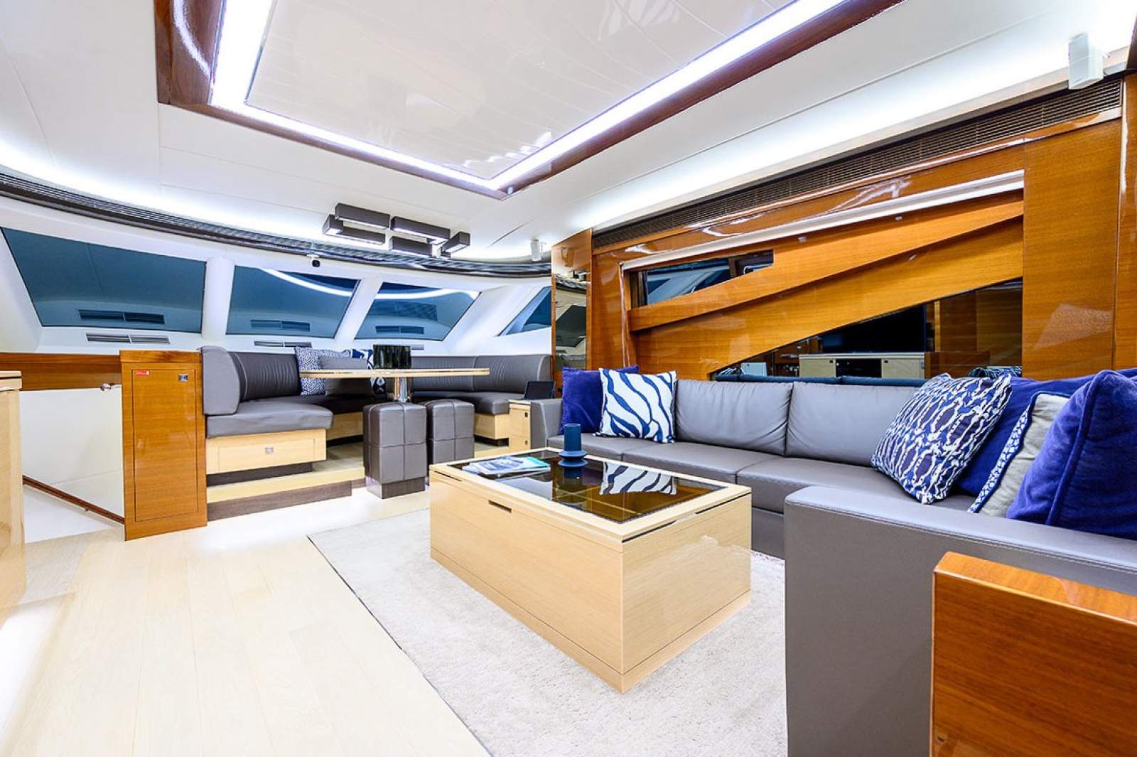 2016 HORIZON E75 FLYBRIDGE YACHT