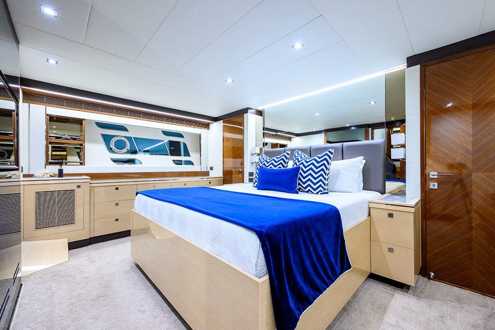 2016 HORIZON E75 FLYBRIDGE YACHT