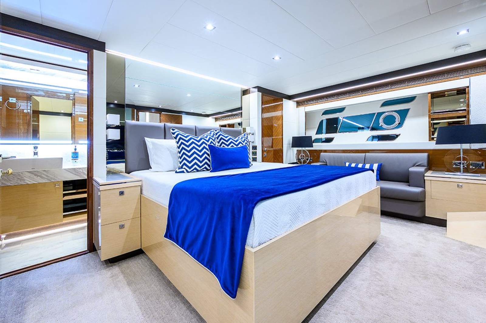 2016 HORIZON E75 FLYBRIDGE YACHT