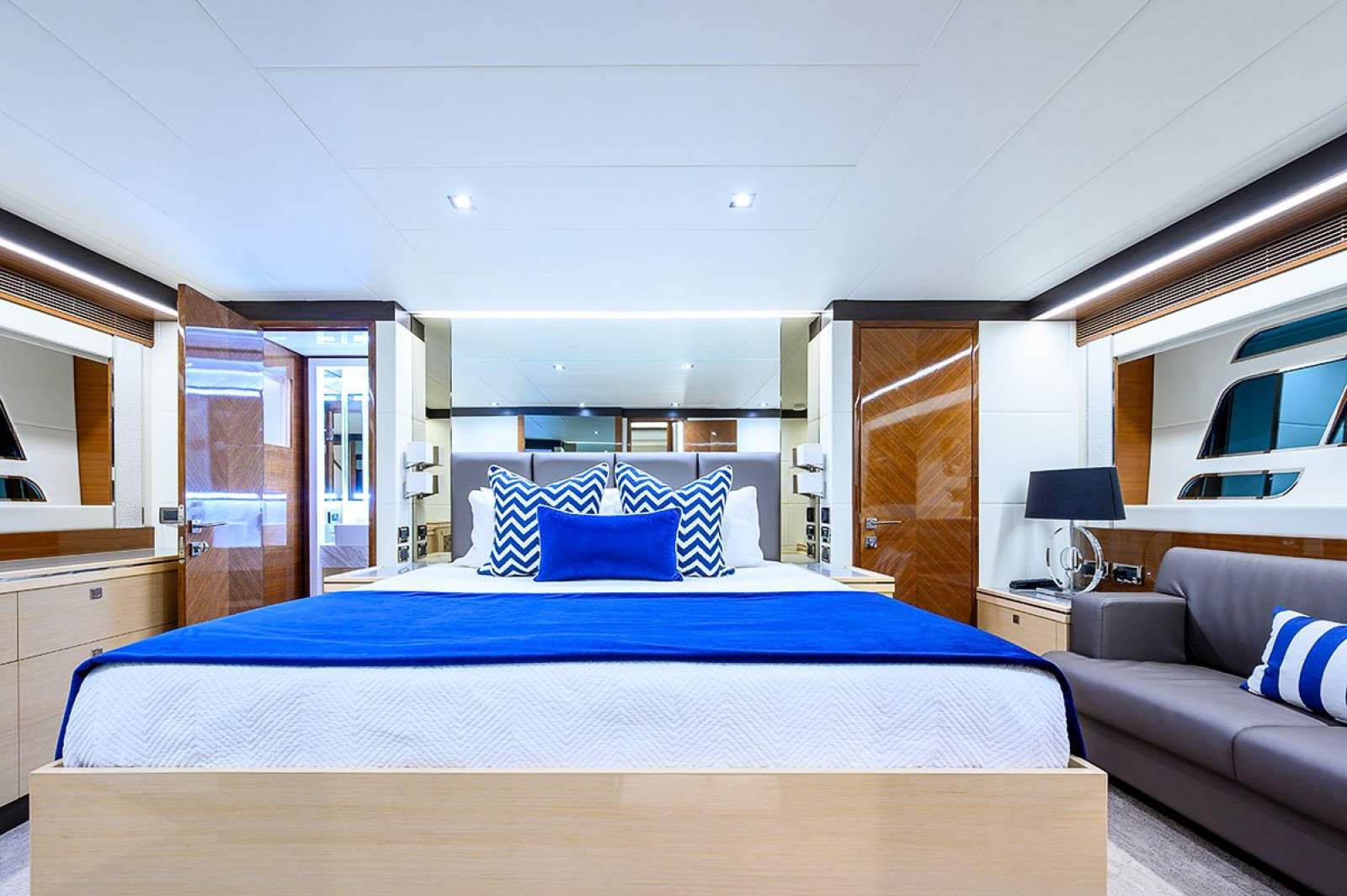 2016 HORIZON E75 FLYBRIDGE YACHT