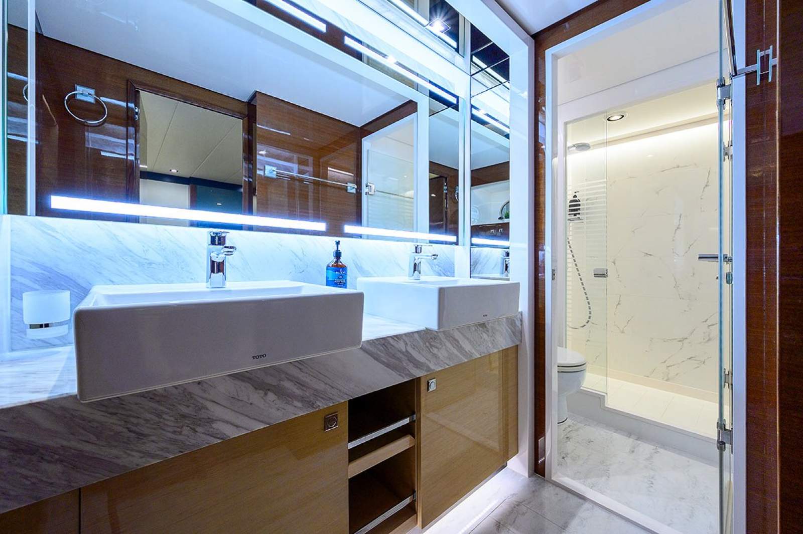 2016 HORIZON E75 FLYBRIDGE YACHT