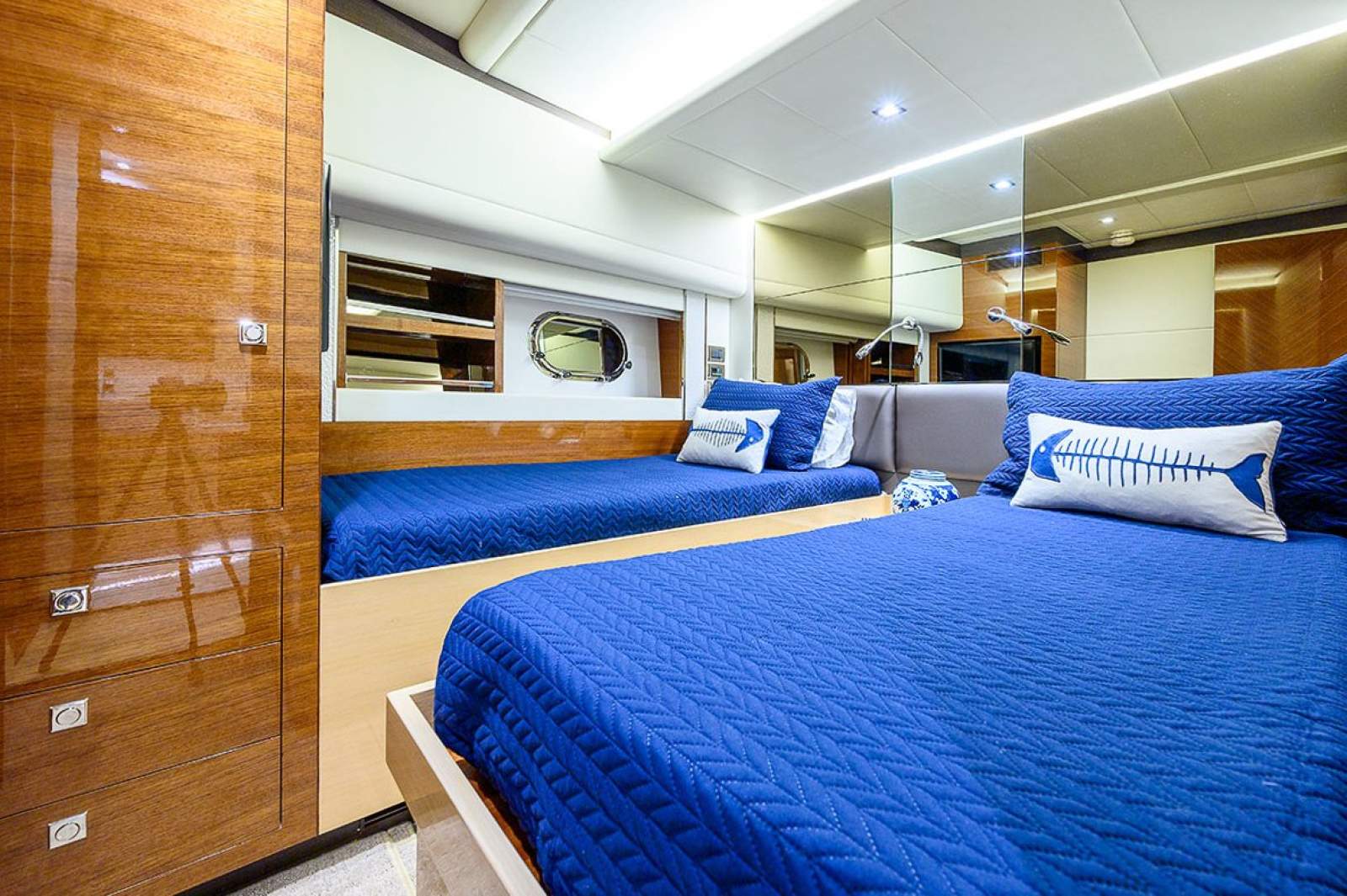 2016 HORIZON E75 FLYBRIDGE YACHT