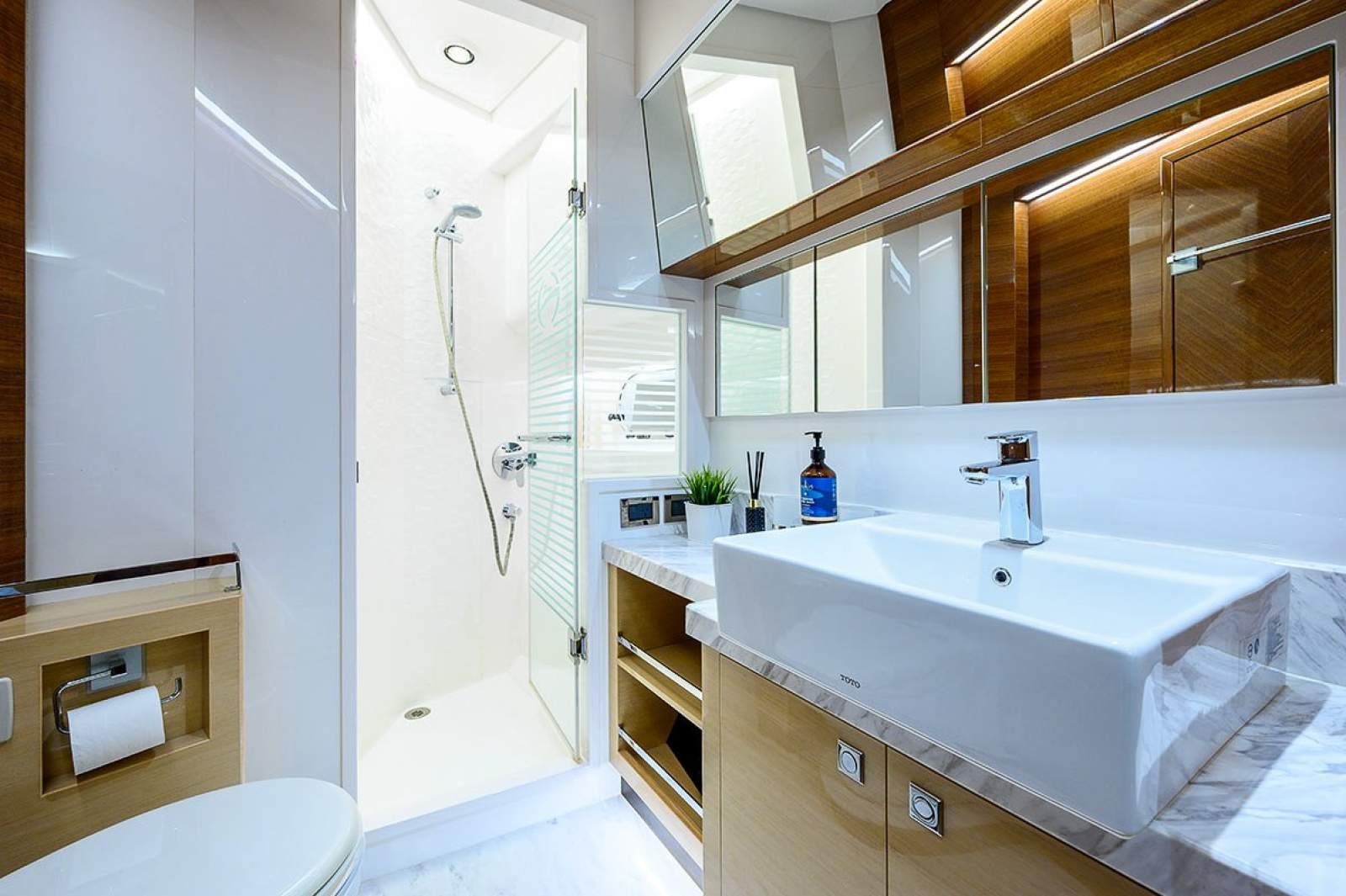2016 HORIZON E75 FLYBRIDGE YACHT