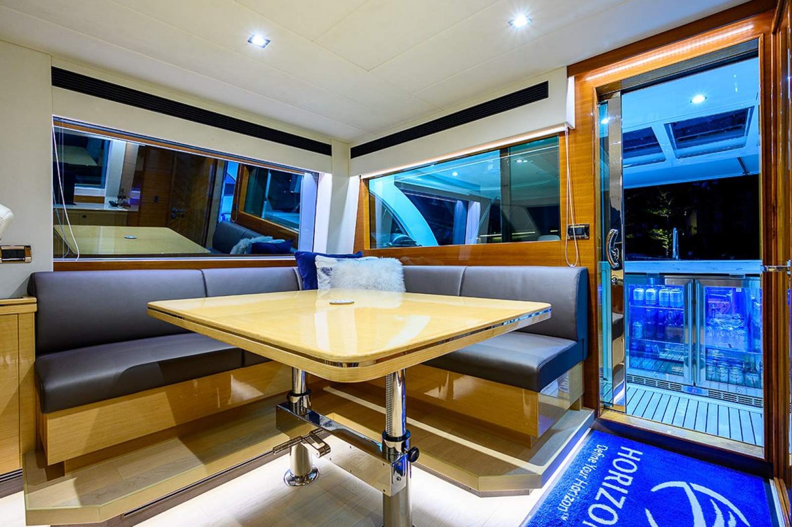2016 HORIZON E75 FLYBRIDGE YACHT