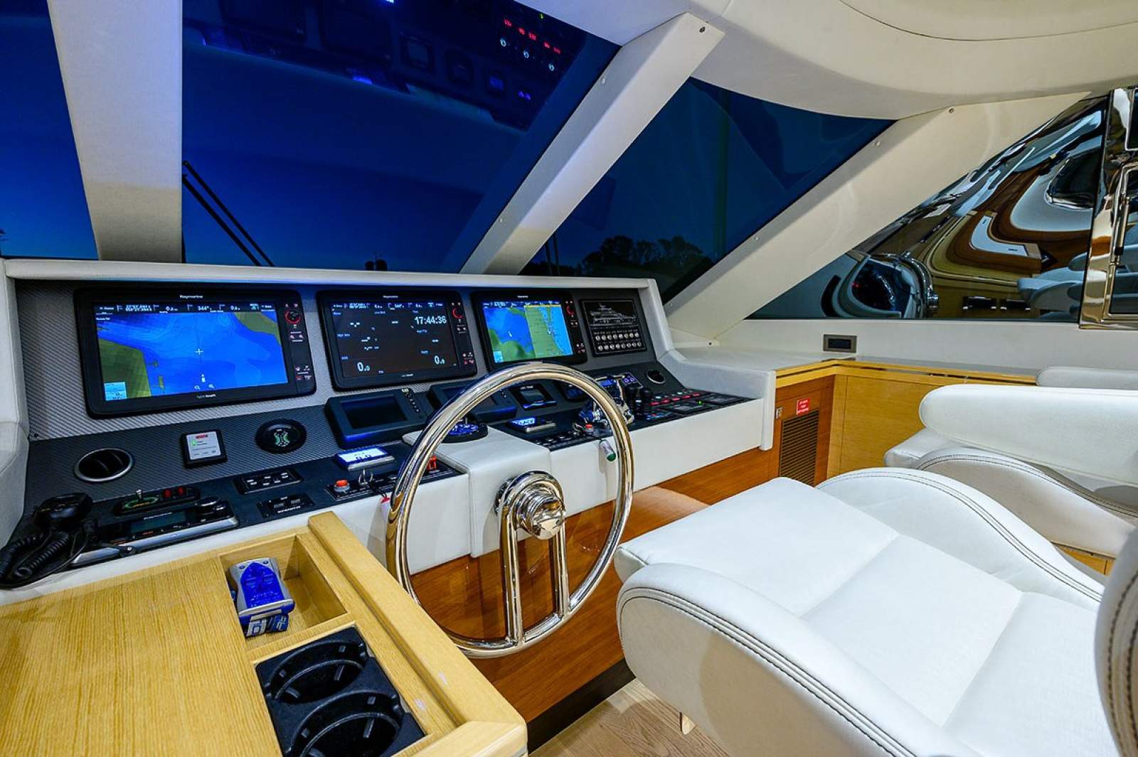2016 HORIZON E75 FLYBRIDGE YACHT