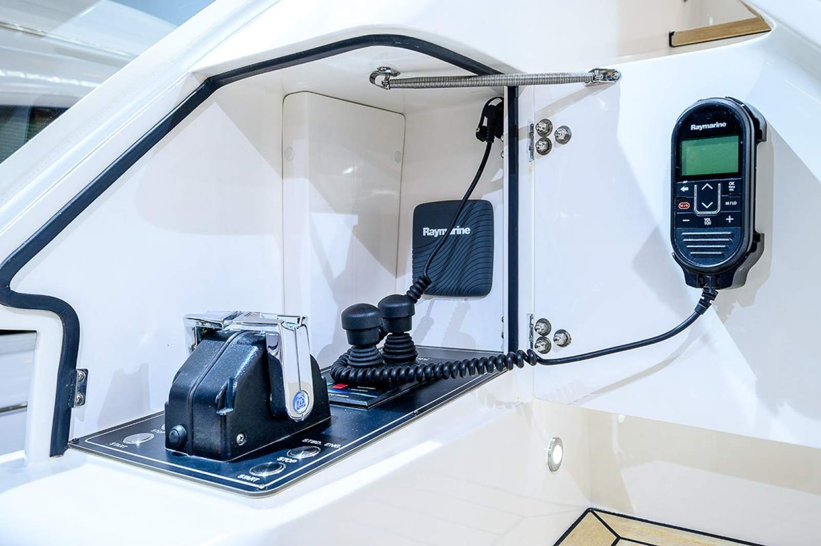 2016 HORIZON E75 FLYBRIDGE YACHT