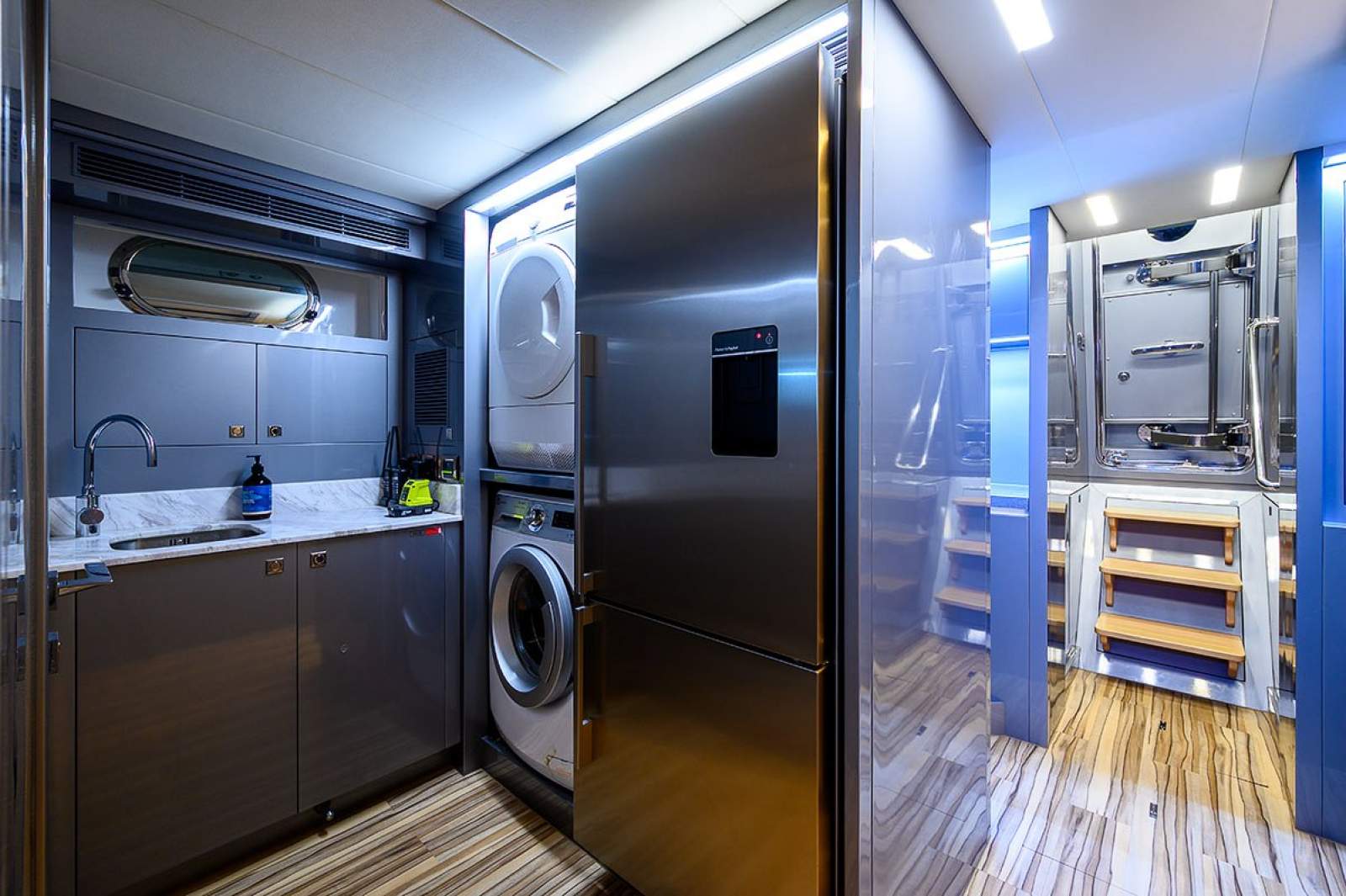 2016 HORIZON E75 FLYBRIDGE YACHT