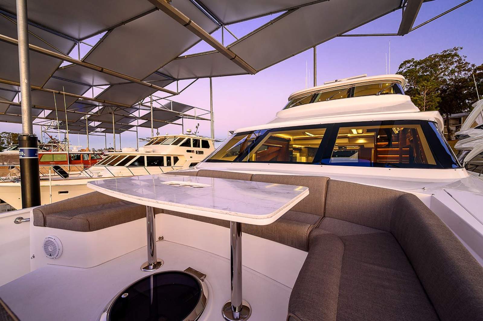 2016 HORIZON E75 FLYBRIDGE YACHT