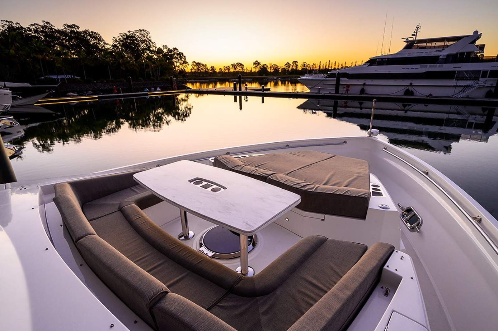 2016 HORIZON E75 FLYBRIDGE YACHT