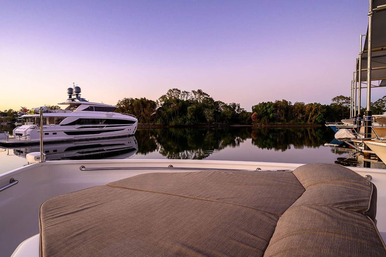 2016 HORIZON E75 FLYBRIDGE YACHT