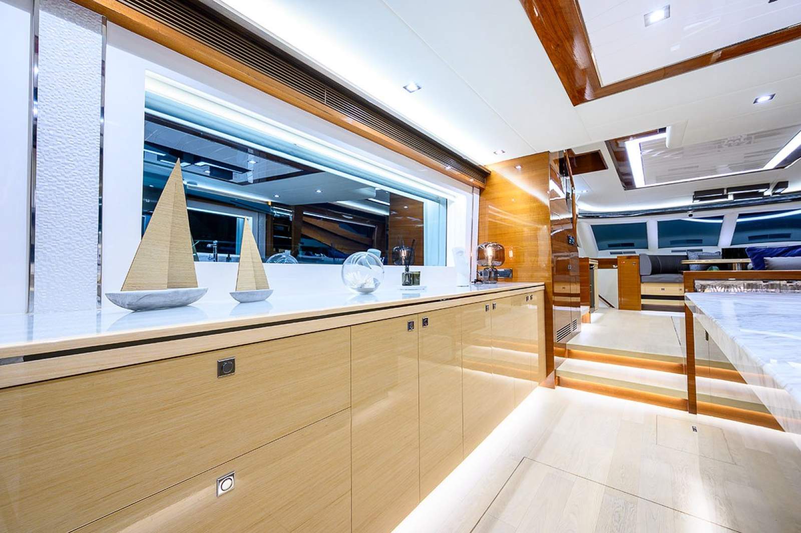 2016 HORIZON E75 FLYBRIDGE YACHT
