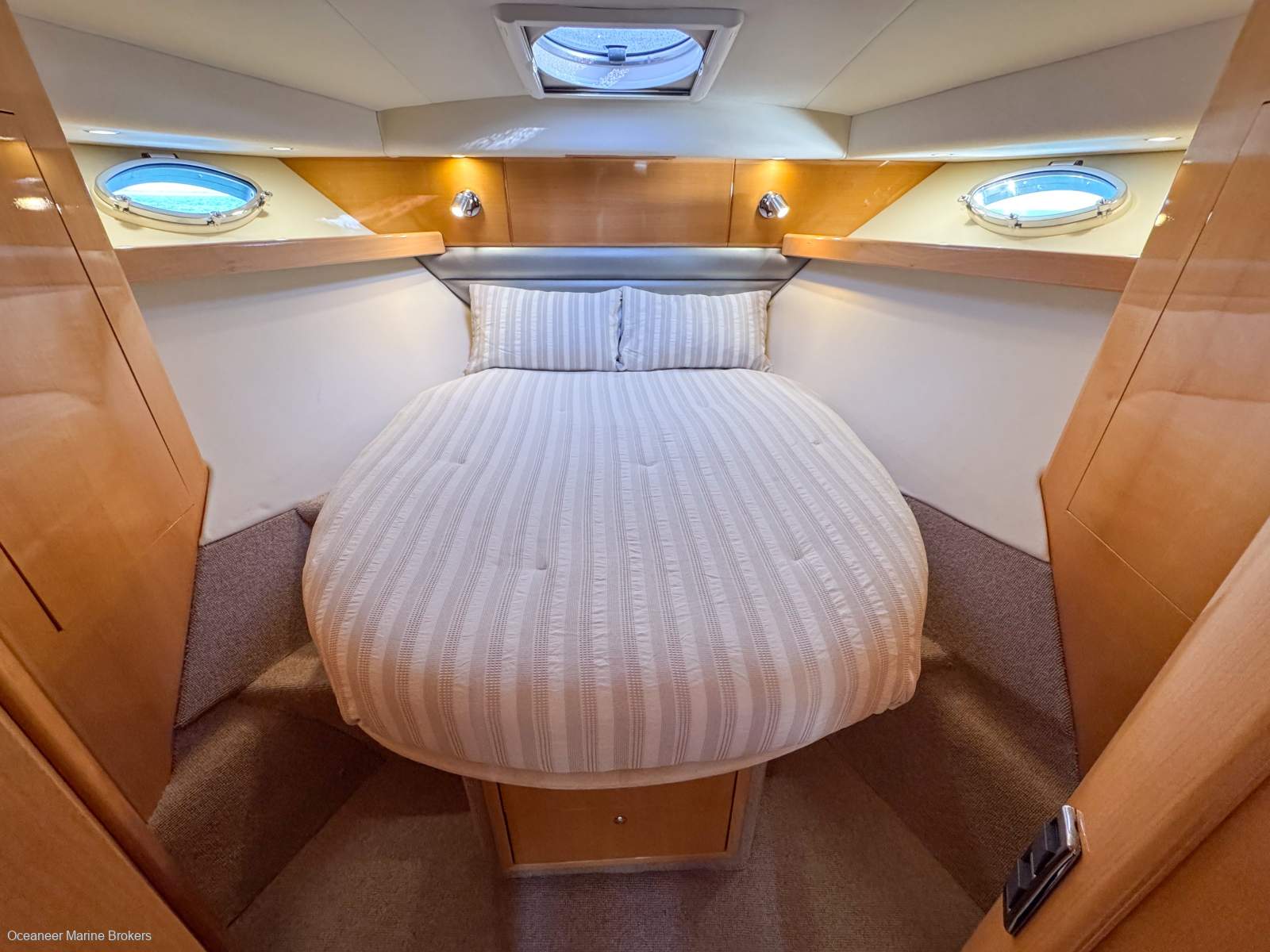 2009 MARITIMO C60 CABRIOLET SPORTS CRUISER